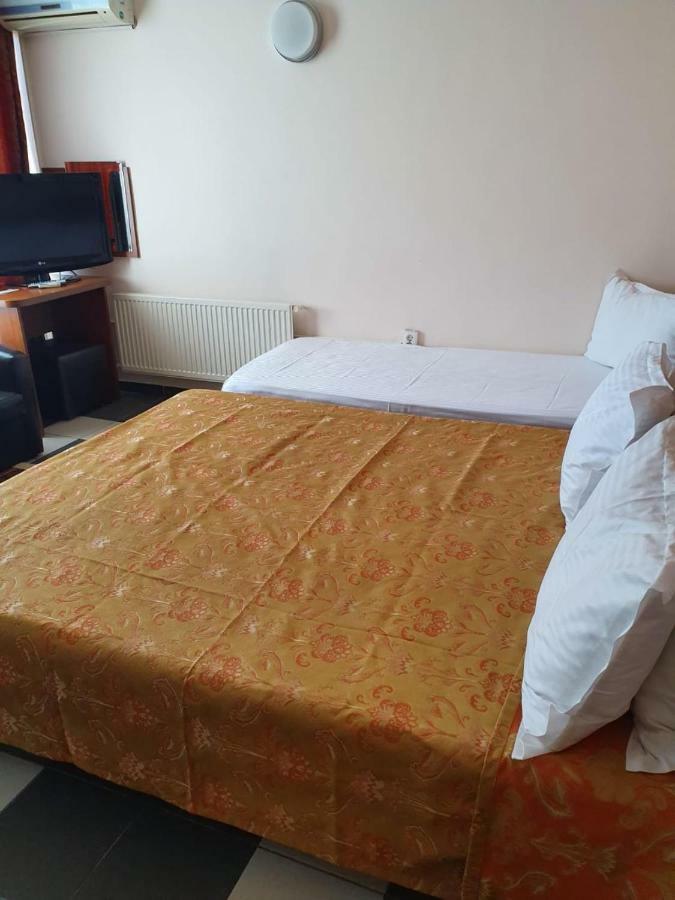 TranzitBeds*** Aparthotel Boekarest Buitenkant foto