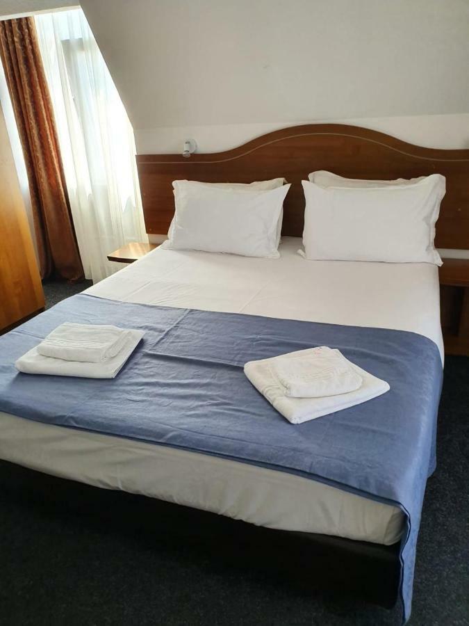 TranzitBeds*** Aparthotel Boekarest Buitenkant foto